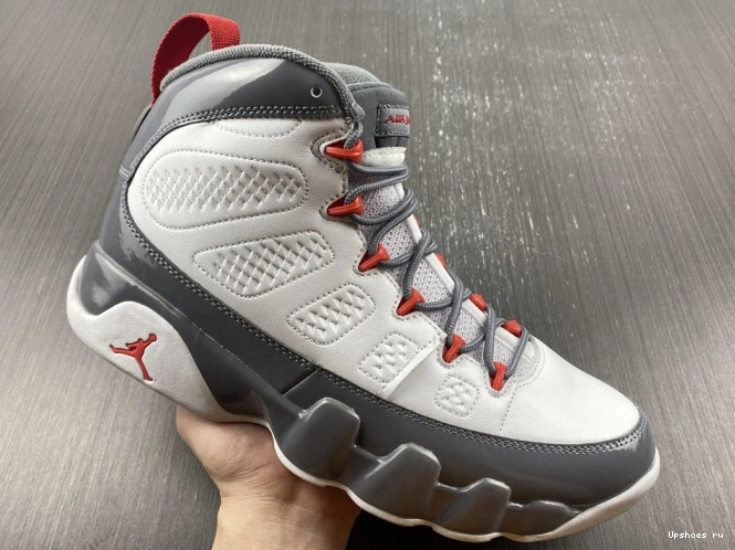 Retro Red Fire Jordan CT8019-162 9 0424